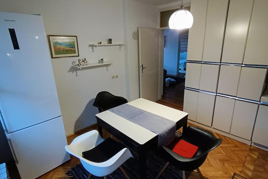 Spacious Condo Near Bascarsija - Free Parking Sarajevo Ngoại thất bức ảnh