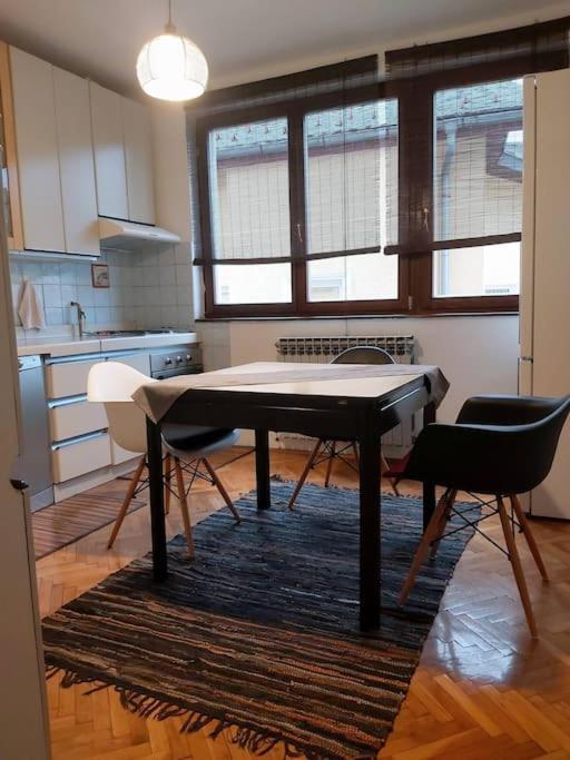 Spacious Condo Near Bascarsija - Free Parking Sarajevo Ngoại thất bức ảnh